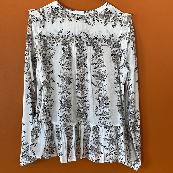 2/$25 Lucky Brand ladies blouse with peplum. Size XS. 100% modal fabric. - Picture 5 of 10